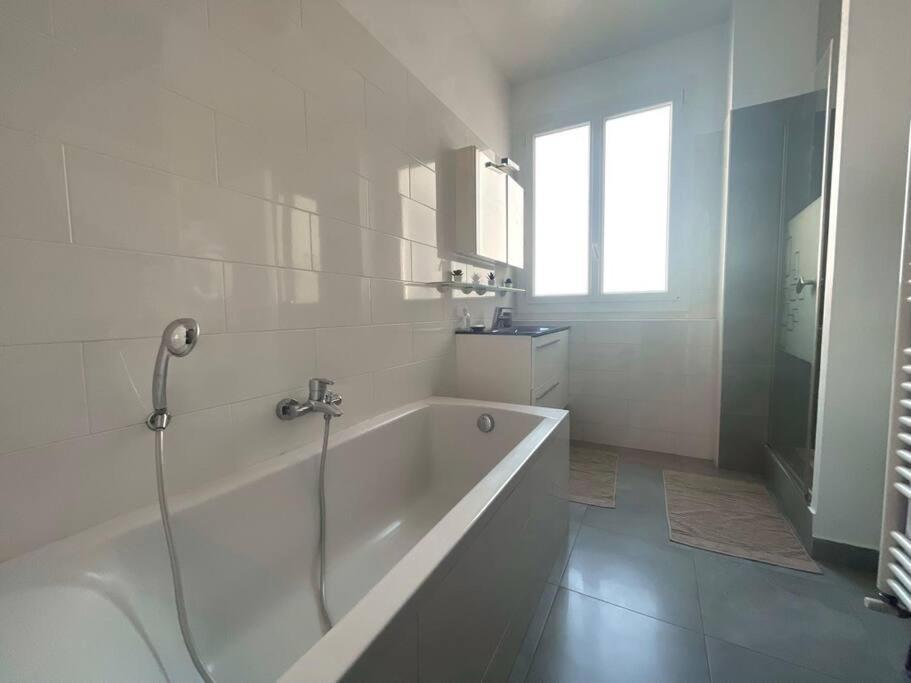 Gustave - Charming Eiffel Tower Appartement - Paris Exteriör bild